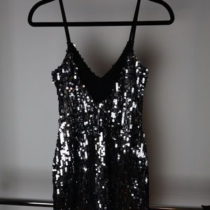 DRESS THE POPULATION SILVER SEQUIN MINI V NECK DRESS